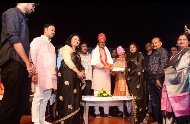 “विकास दृष्टि” के भव्य समारोह में जनसेवा, शिक्षा और साहित्य को मिला साझा मंच