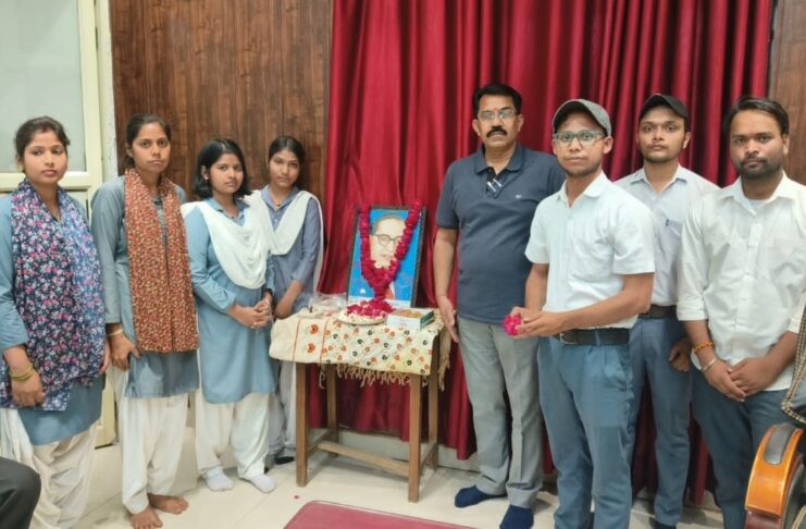 एस०आर०के० (पी०जी०) कॉलेज में बाबा साहेब को किया गया नमन