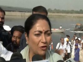 दिल्ली में बड़े पैमाने पर यमुना सफाई अभियान चलाया गया, मुख्यमंत्री रेखा गुप्ता ने रविवार को यमुना घाट पर ‘मां यमुना नदी के तट पर सफाई अभियान’ का नेतृत्व किया
