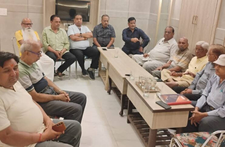 वरिष्ठ नागरिकों की समस्याओं को लेकर वृद्ध जन समिति ने चिंता व्यक्त की
