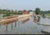 हिंडन नदी में जल स्तर बढ़ने से फसल खराब होने का खतरा, नदी किनारे बसी बस्तियों में पानी भरा