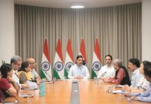 प्रह्लाद जोशी ने रविवार को केंद्रीय शिक्षा मंत्री के रूप में कार्यभार संभाला, तुरंत कर डाली हाई लेवल मीटिंग