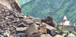 धारचूला से 54 किमी दूर नज्यांग के पास चटटानों के दरकने से तवाघाट-लिपुलेख कैलास मानसरोवर यात्रा मार्ग हुआ बंद