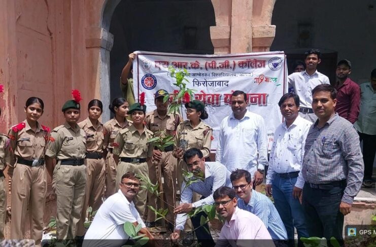 उत्तर प्रदेश के फिरोजाबाद में वृक्षारोपण महायज्ञ अभियान 2026 के अन्तर्गत एस.आर.के. (पी.जी.) कॉलेज में रविवार को प्राचार्य प्रोफे० रवि माहेश्वरी के निर्देशन में वृक्षारोपण महा अभियान चलाया गया