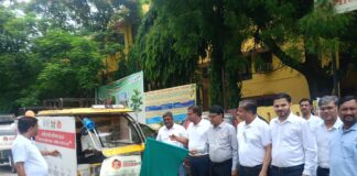 फिरोजाबाद में डायरिया के प्रति जन जागरूकता के लिए सीएमओ ने हरी झंडी दिखाकर प्रचार वाहन रवाना किया