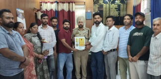 युवा भगत सभा ने बेहतरीन जनसेवा के लिए प्रशासनिक और पुलिस अधिकारियों को सम्मानित किया