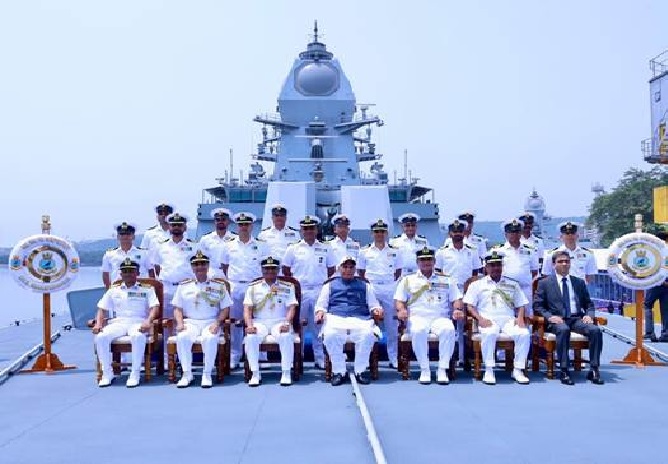 रक्षा मंत्री राजनाथ सिंह ने भारत में निर्मित उन्नत स्टील्थ फ्रिगेट ‘आईएनएस महेन्द्रगिरि’ को पूर्वी बेड़े में शामिल किया
