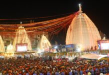 बाबा बैद्यनाथ धाम में बन गया आस्था का महासागर, 12 किलोमीटर से अधिक लंबी हो गई श्रद्धालुओं की कतार