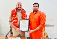 अगम सेवा फाउंडेशन ने इंस्पेक्टर देवेंद्र शंकर पांडे को प्रशस्ति पत्र देकर किया सम्मानित
