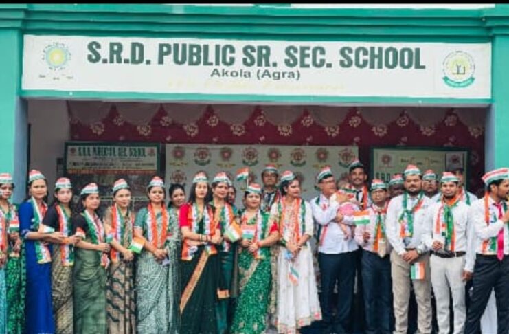 एस.आर.डी. पब्लिक स्कूल, अकोला,आगरा में हर्षोल्लास से मनाया गया स्वतंत्रता दिवस