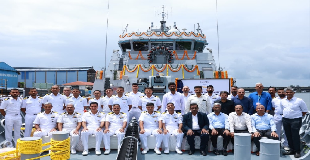 कोच्चि स्थित कोचीन शिपयार्ड लिमिटेड ने तीसरा पनडुब्बी रोधी जलयान मैंग्रोल भारतीय नौसेना को सौंपी