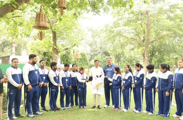 ग्लास्गो राष्ट्रमंडल खेल (सीडब्ल्यूजी) 2026 में 13 स्वर्ण सहित कुल 39 पदक जीतने वाले भारतीय खिलाड़ियों के स्वदेश लौटने पर नई दिल्ली में भव्य स्वागत और सम्मान