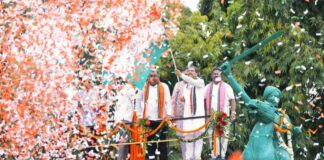 ओडिशा के संबलपुर में पूर्व शिक्षा मंत्री धर्मेंद्र प्रधान ने ‘हर घर तिरंगा’ अभियान के तहत आयोजित यात्रा में भाग लिया, लाखों देशप्रेमी यात्रा में हुए शामिल