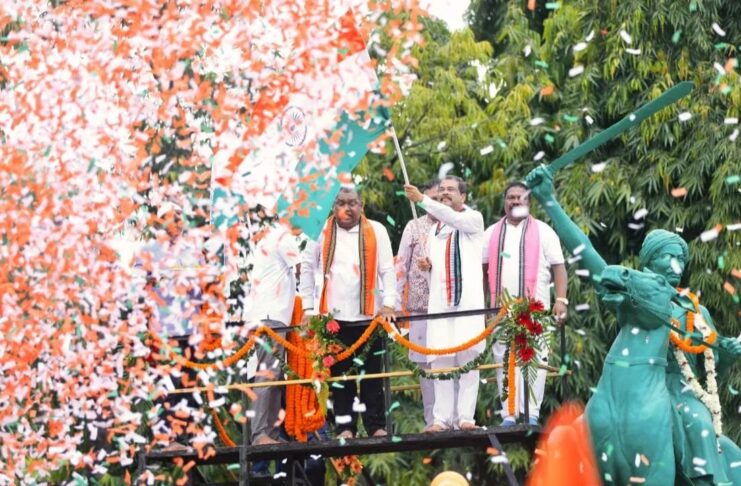 ओडिशा के संबलपुर में पूर्व शिक्षा मंत्री धर्मेंद्र प्रधान ने ‘हर घर तिरंगा’ अभियान के तहत आयोजित यात्रा में भाग लिया, लाखों देशप्रेमी यात्रा में हुए शामिल