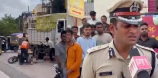 कर्नाटक के हुबली में दिनदहाड़े सड़क पर एक युवक की तेज धारदार हथियारों से काटकर हत्या