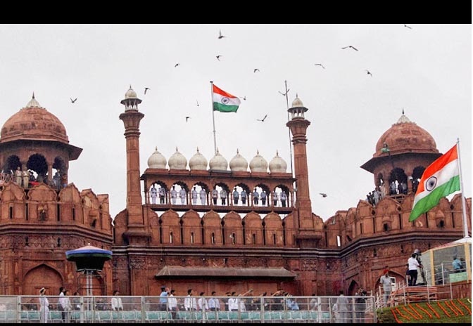 इस वर्ष ‘वंदे मातरम्’ के 150 वर्ष पूरे होने के अवसर 15 अगस्त को लाल किले की प्राचीर से होगा “वंदे मातरम” का गायन
