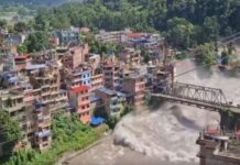 नेपाल की भोटेकोशी नदी का जलस्तर एक बार फिर से बढ़ने से दोबारा आपदा की आशंका