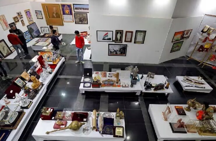 प्रधानमंत्री नरेंद्र मोदी ई-नीलामी में बेच रहे हैं भेंट में मिली हुई 1,498 वस्तुएं, आज मोदी के जन्मदिन से नीलामी शुरू