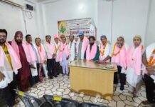 साहित्यिक व सामाजिक संस्था बज़्मे फ़रोग़े अदब रजि० फ़ीरोज़ाबाद का रजिस्ट्रेशन होने की खुशी में बज़्म के सभी पदाधिकारी और कार्यकर्ताओं का सम्मान समारोह