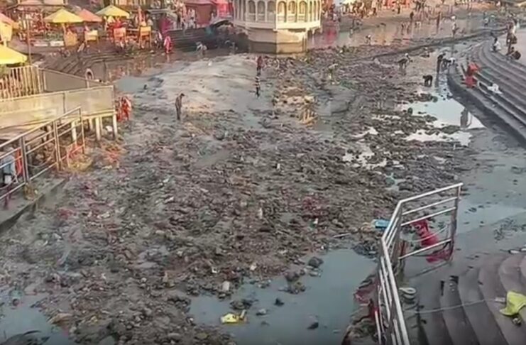 हर की पौड़ी पर श्रद्धालु पहुँचे स्नान करने, लेकिन पानी हो गया गायब