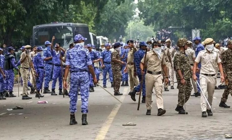 दिल्ली में प्रदर्शन से पहले सुरक्षा के कड़े इंतजाम, 45 मेट्रो स्टेशन बंद, कई इलाके छावनी में तब्दील