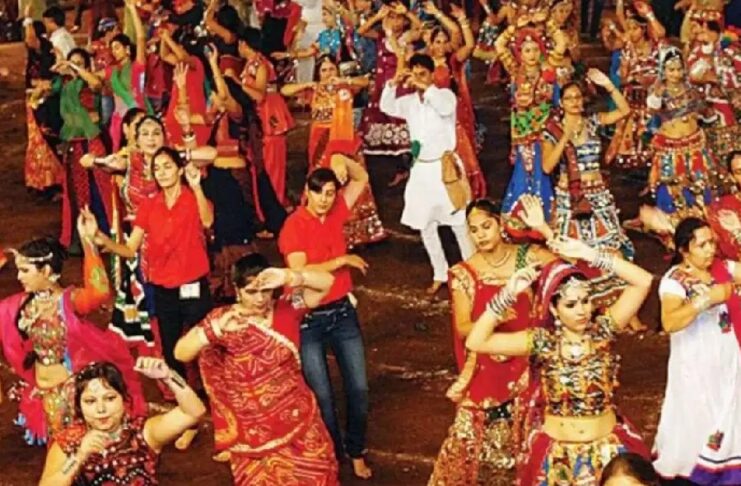 मुस्लिम त्योहार कमेटी ने मुस्लिम युवाओं से अपील की है कि रील्स, लाइक्स और व्यूज के लिए गरबा में न जाएं