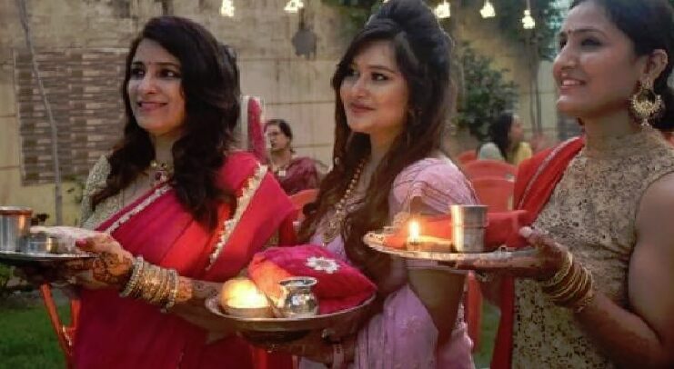 करवाचौथ पर एक पति की तीन पत्नियों में पति का चेहरा देखकर पहले व्रत खोलने को लेकर झगड़ा हुआ, मामला पुलिस तक पहुंचा